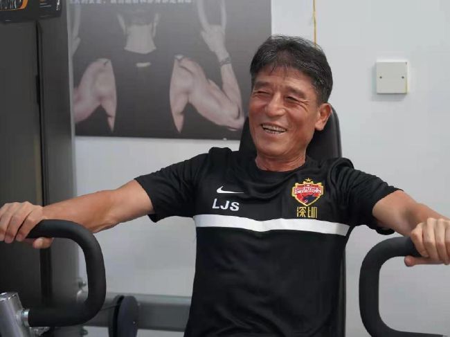 ;巨石强森率领勇敢者战队再次集结于;勇敢者游戏的世界，但这一次游戏世界全面失控，关卡难度飙升，奇观重重升级，四人组随时命悬一线